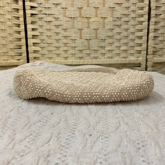 Vintage White Beaded Hand Bag with Mother of Pearl Clasp - Picture 4 of 8